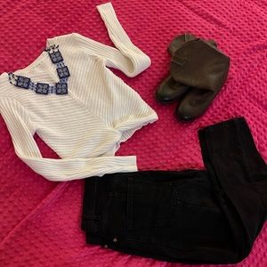 Hollister long sleeve white stretching sweater. Size S